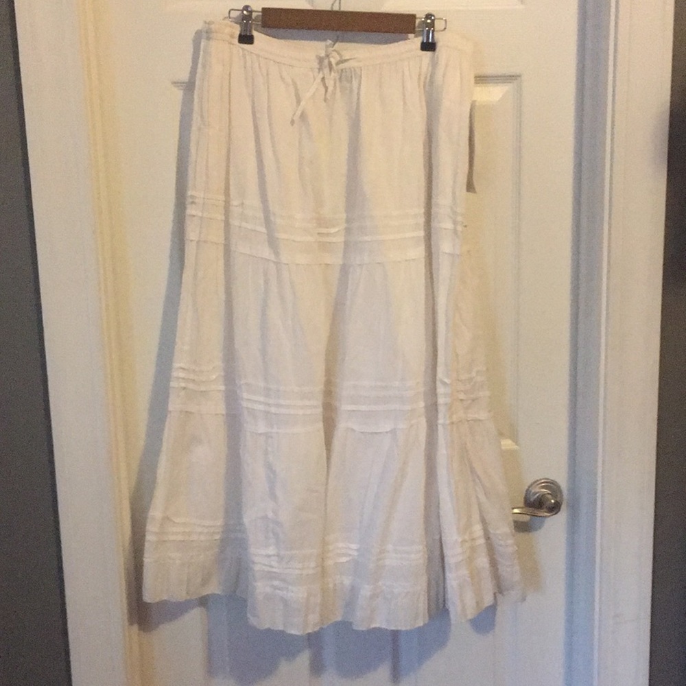 NWT Jane Ashley white skirt